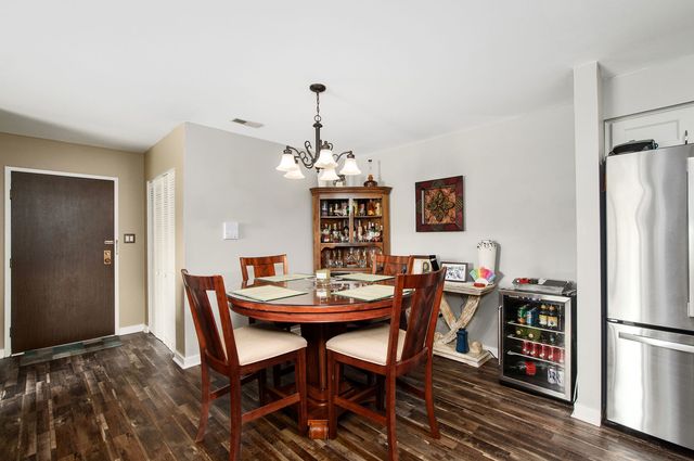 1408 S New Wilke Road 2-B, Arlington Heights, IL 60005