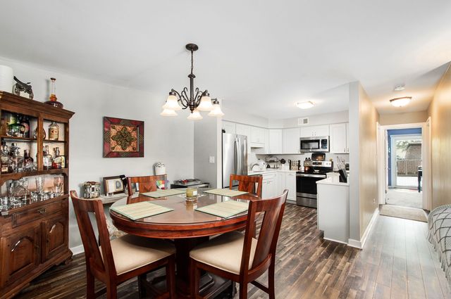 1408 S New Wilke Road 2-B, Arlington Heights, IL 60005