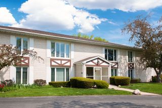 1408 S New Wilke Road 2-B, Arlington Heights, IL 60005