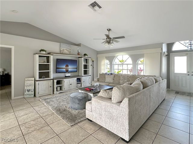 522 SE 4th ST, Cape Coral, FL 33990