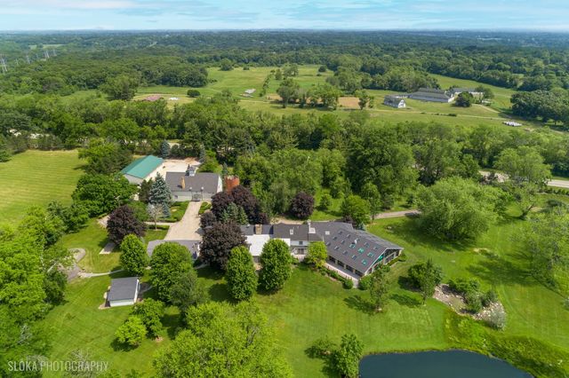 153 Algonquin Road, Barrington Hills, IL 60010