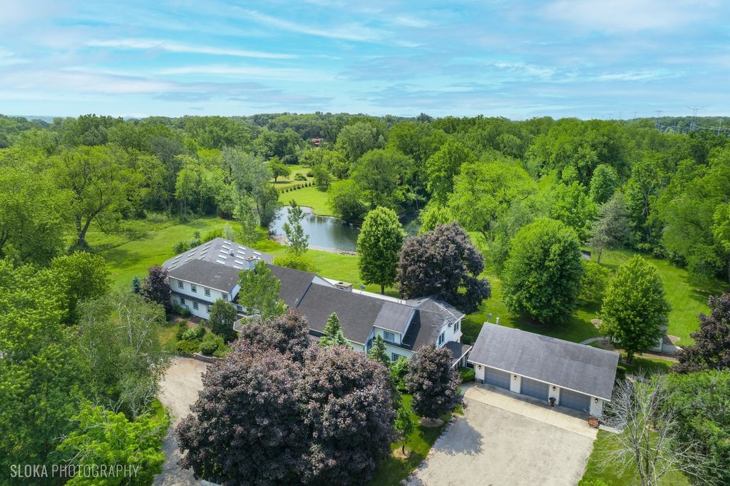 153 Algonquin Road, Barrington Hills, IL 60010