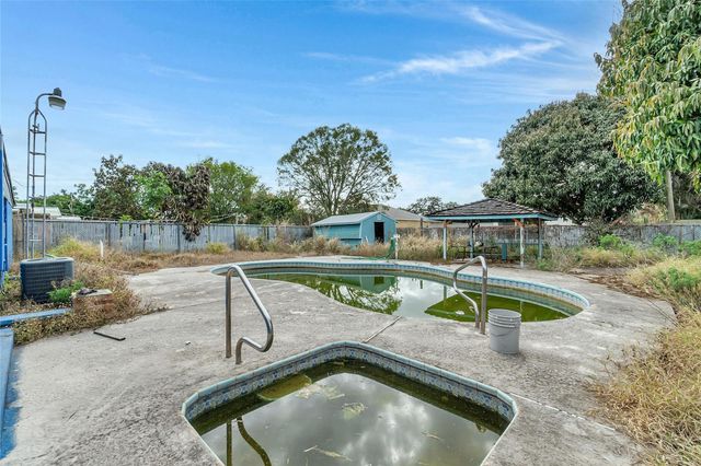 803 Palm Avenue, Fort Pierce, FL 34982