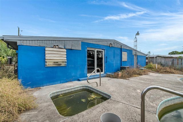 803 Palm Avenue, Fort Pierce, FL 34982