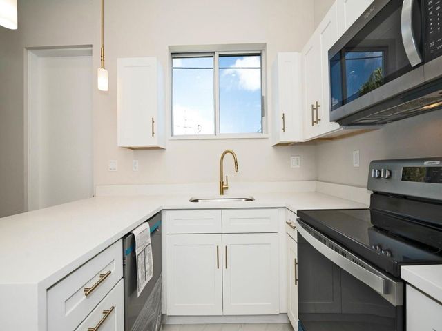 560 NW 12th Street, Fort Lauderdale, FL 33311