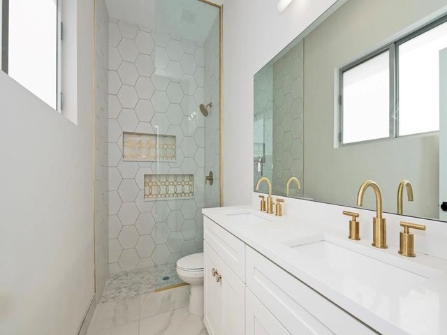 560 NW 12th Street, Fort Lauderdale, FL 33311