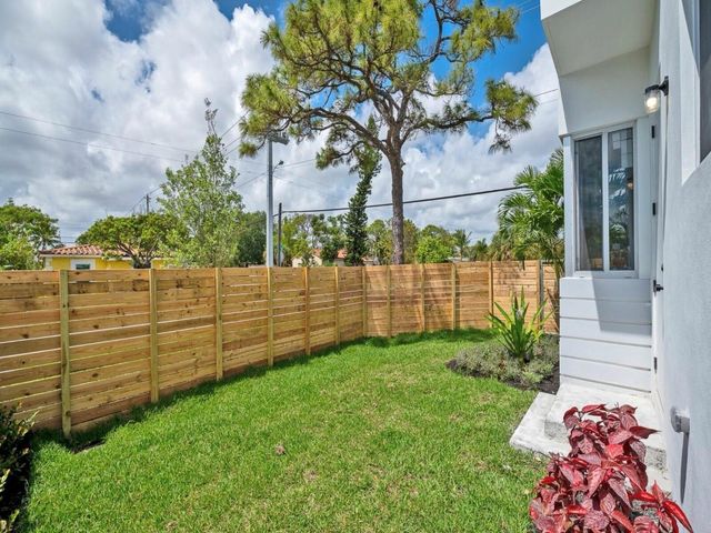 560 NW 12th Street, Fort Lauderdale, FL 33311