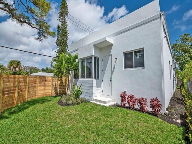 560 NW 12th Street, Fort Lauderdale, FL 33311
