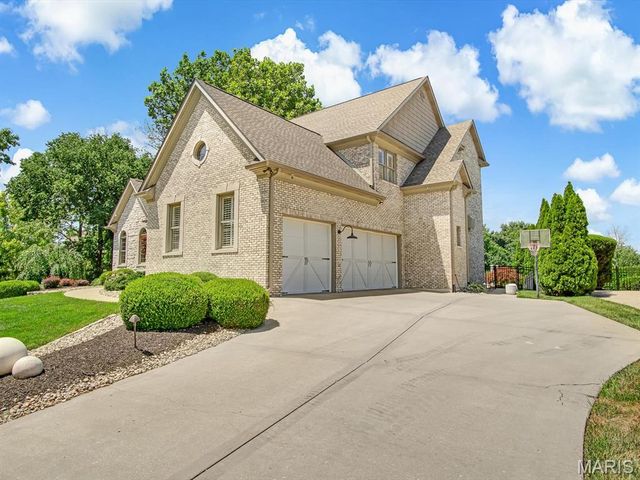 3025 Sunset Hills Boulevard S, Edwardsville, IL 62025