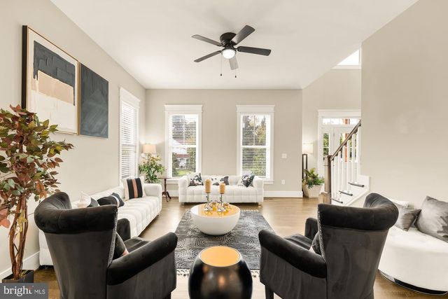 10602 OAK PL, Fairfax, VA 22030