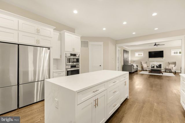 10602 OAK PL, Fairfax, VA 22030