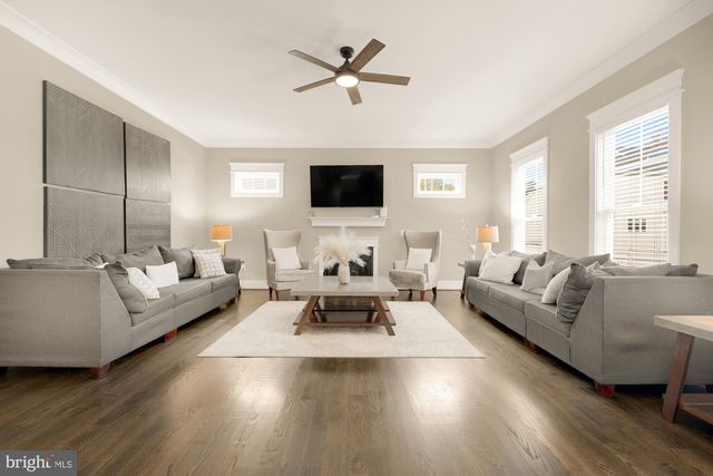 10602 OAK PL, Fairfax, VA 22030