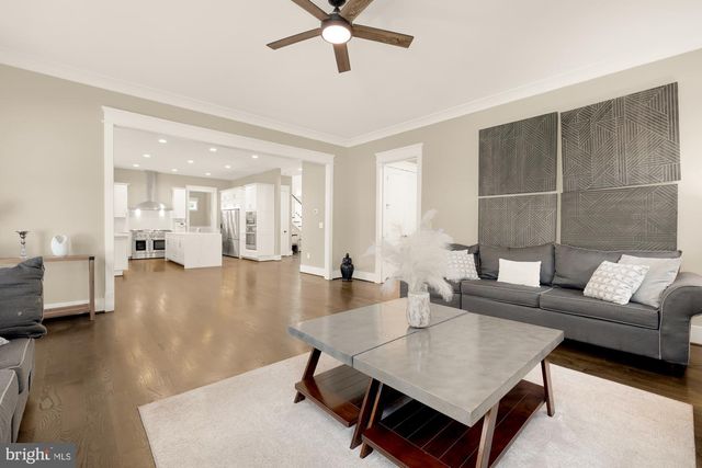 10602 OAK PL, Fairfax, VA 22030