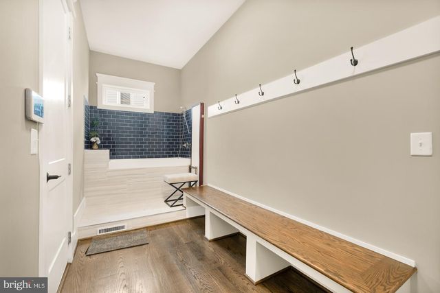 10602 OAK PL, Fairfax, VA 22030