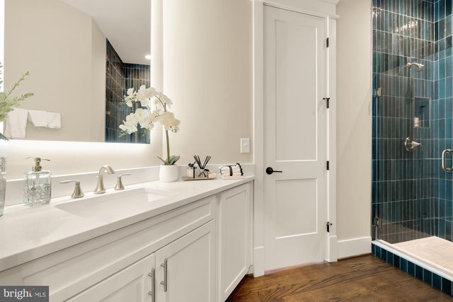 10602 OAK PL, Fairfax, VA 22030