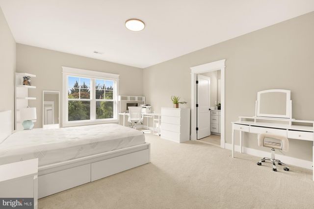 10602 OAK PL, Fairfax, VA 22030