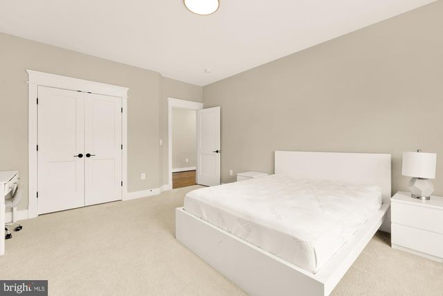 10602 OAK PL, Fairfax, VA 22030