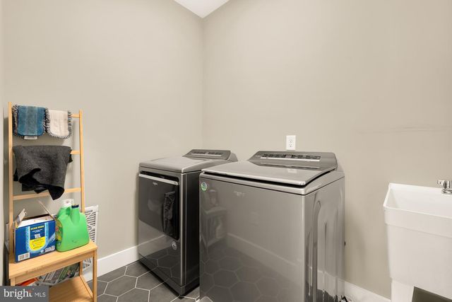 10602 OAK PL, Fairfax, VA 22030