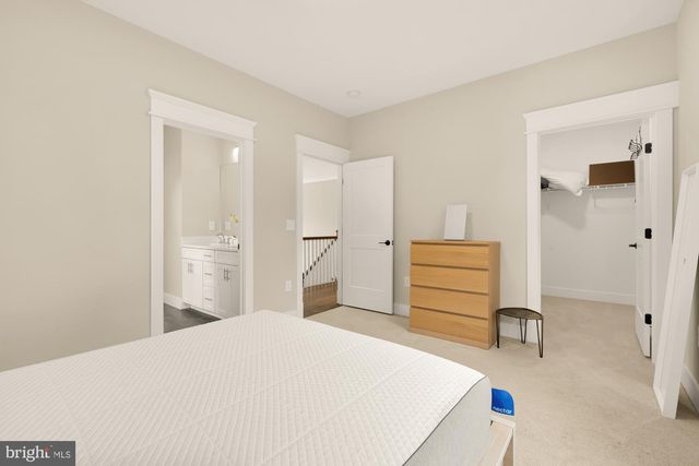 10602 OAK PL, Fairfax, VA 22030