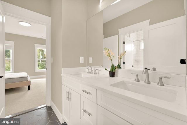 10602 OAK PL, Fairfax, VA 22030