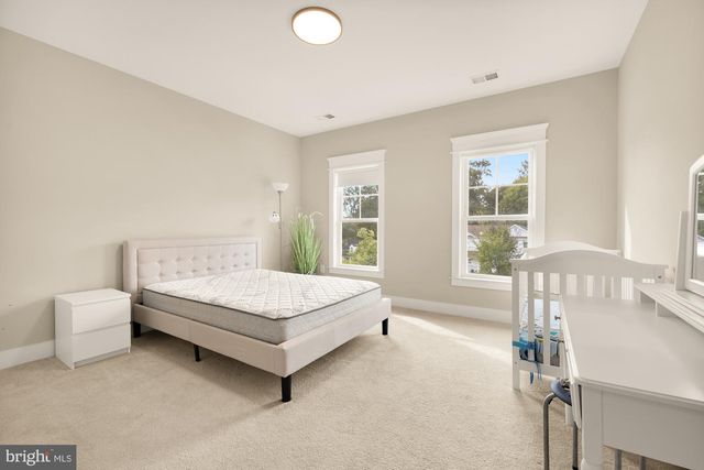 10602 OAK PL, Fairfax, VA 22030