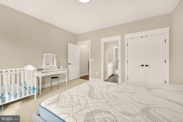 10602 OAK PL, Fairfax, VA 22030