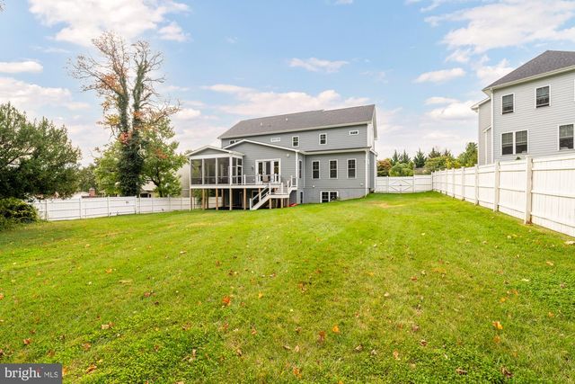 10602 OAK PL, Fairfax, VA 22030