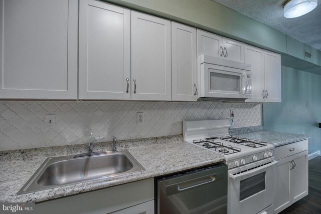 306 CENTRE AVE, Jeffersonville, PA 19403