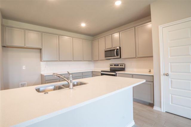 951 Hurstwood Drive, Van Alstyne, TX 75495