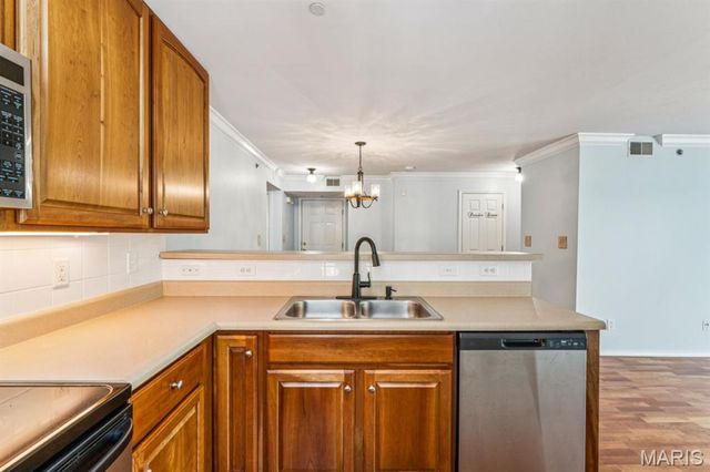 1125 Arbor Creek Drive 2A, Kirkwood, MO 63122