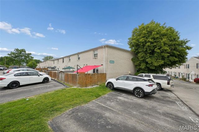4020 Paule Avenue, St Louis, MO 63125