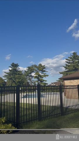 124 Beverly Hills Terrace a, Woodbridge Proper, NJ 07095