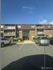 124 Beverly Hills Terrace a, Woodbridge Proper, NJ 07095