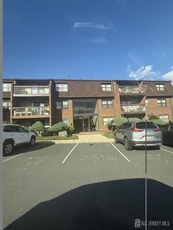 124 Beverly Hills Terrace a, Woodbridge Proper, NJ 07095