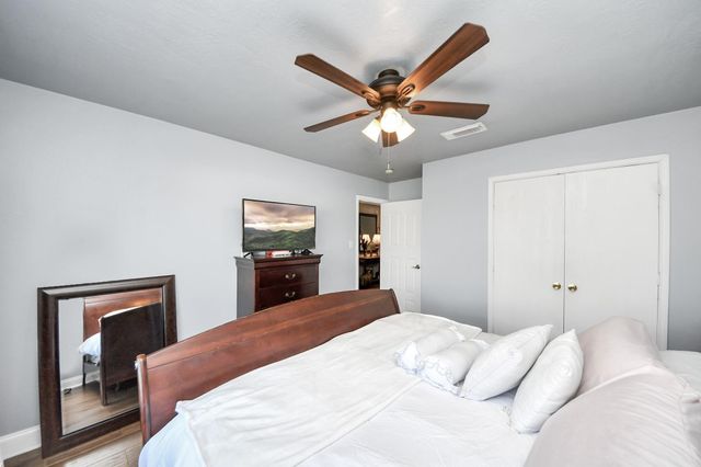 13019 Lindenloch Lane, Houston, TX 77085