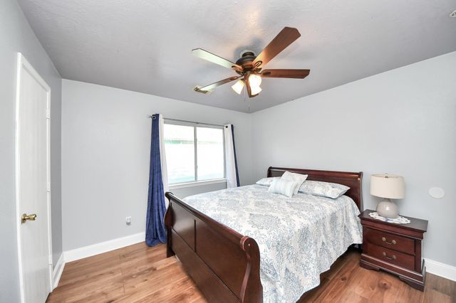 13019 Lindenloch Lane, Houston, TX 77085