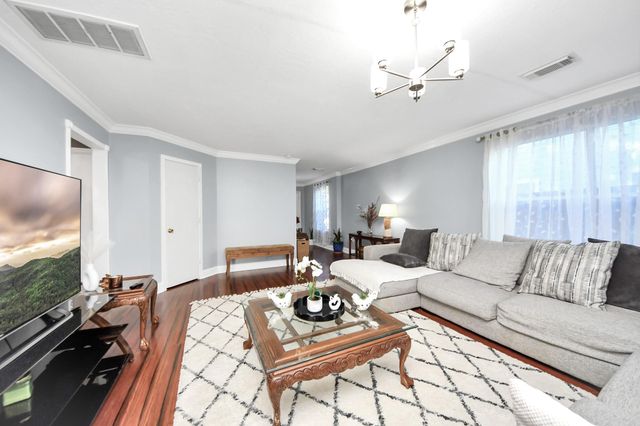 13019 Lindenloch Lane, Houston, TX 77085