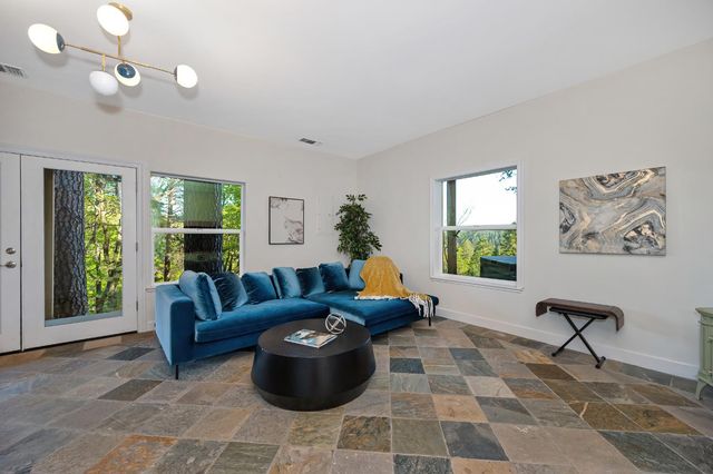 20312 Wolf Creek Rd, Grass Valley, CA 95949