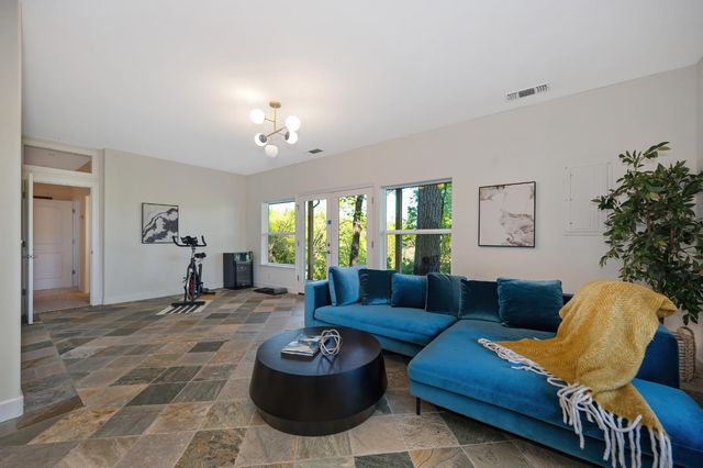 20312 Wolf Creek Rd, Grass Valley, CA 95949