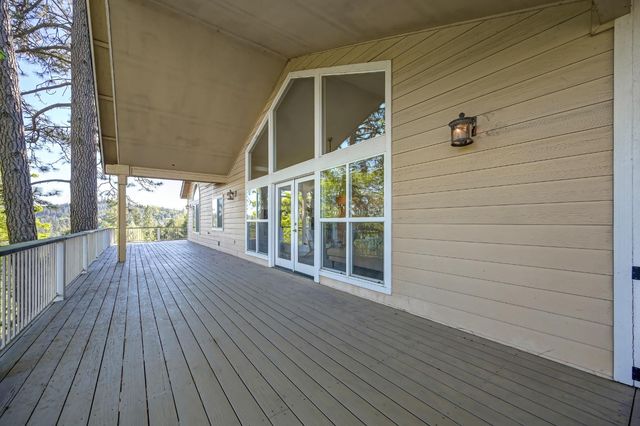 20312 Wolf Creek Rd, Grass Valley, CA 95949