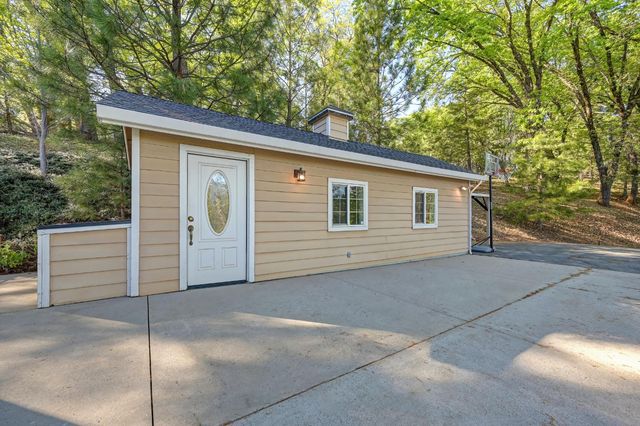 20312 Wolf Creek Rd, Grass Valley, CA 95949