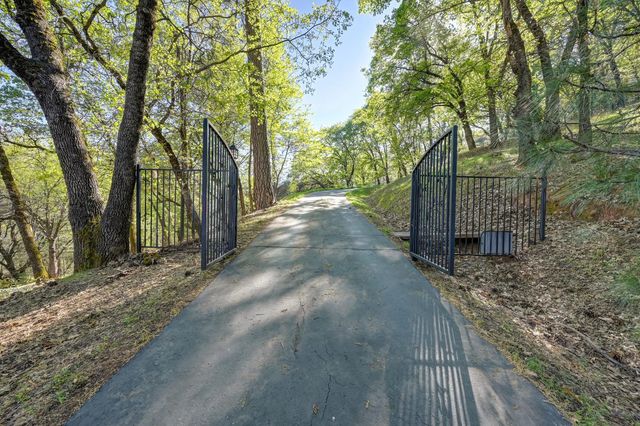 20312 Wolf Creek Rd, Grass Valley, CA 95949