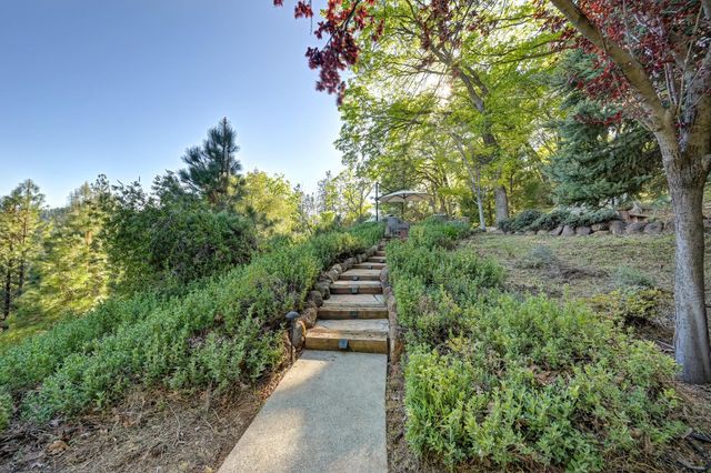 20312 Wolf Creek Rd, Grass Valley, CA 95949