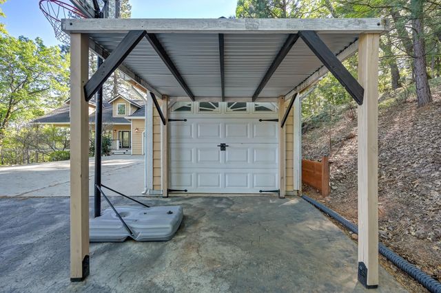 20312 Wolf Creek Rd, Grass Valley, CA 95949
