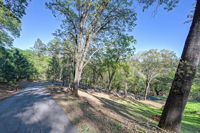 20312 Wolf Creek Rd, Grass Valley, CA 95949