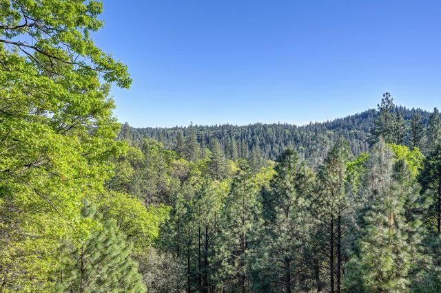 20312 Wolf Creek Rd, Grass Valley, CA 95949