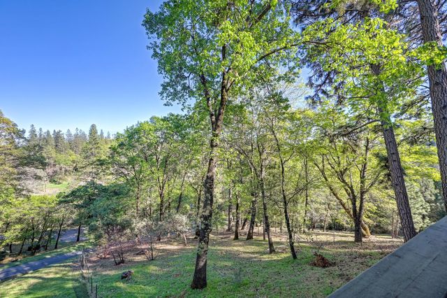 20312 Wolf Creek Rd, Grass Valley, CA 95949