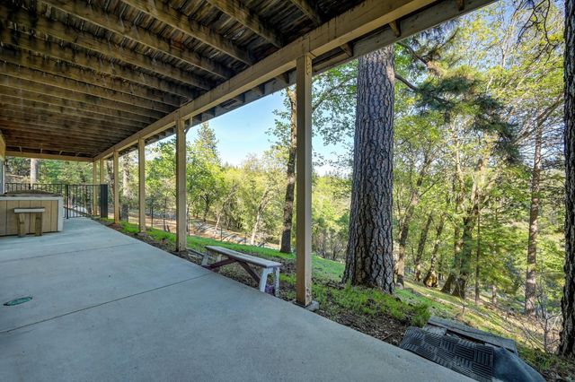 20312 Wolf Creek Rd, Grass Valley, CA 95949