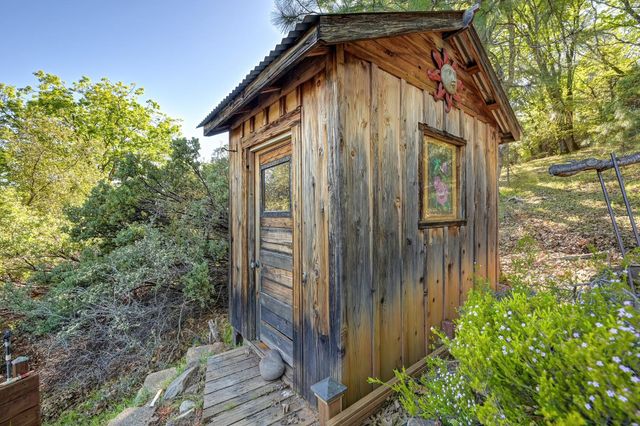 20312 Wolf Creek Rd, Grass Valley, CA 95949