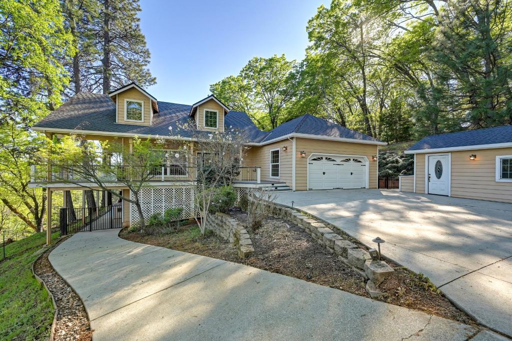 20312 Wolf Creek Rd, Grass Valley, CA 95949